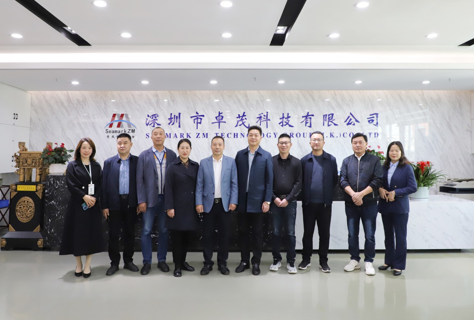 聞總與湖北省?？悼h政府副縣長(zhǎng)龔夫一行合影.jpg